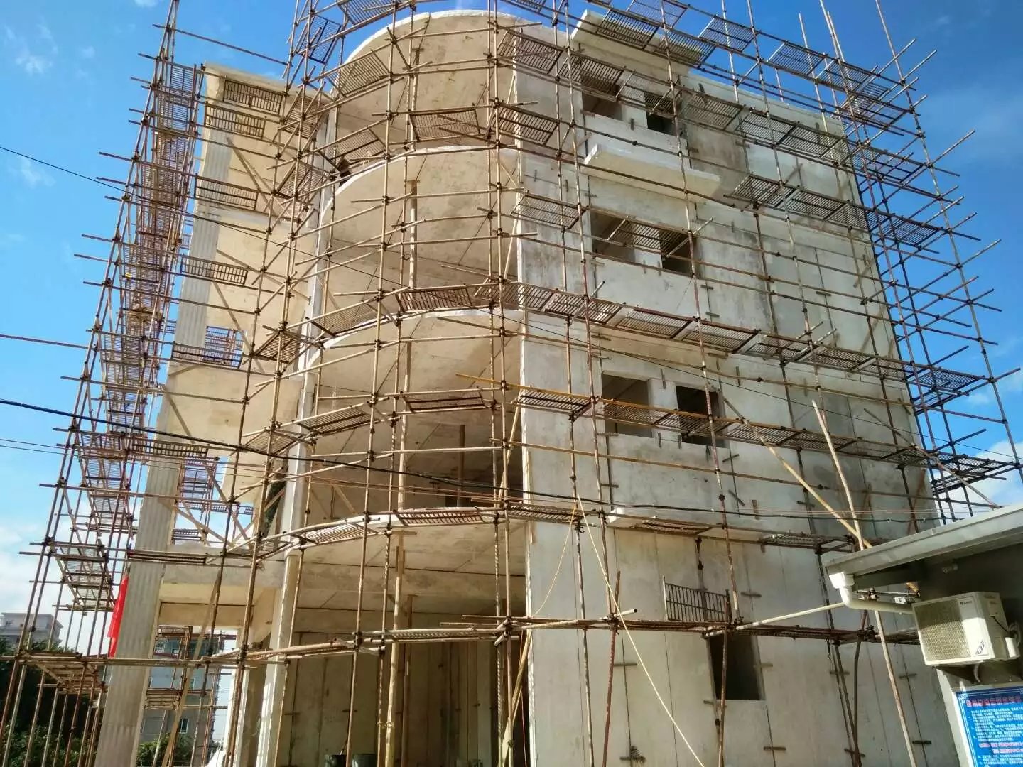 龙城星河绿色环保装配式建材在福建修建的五层别墅建筑
